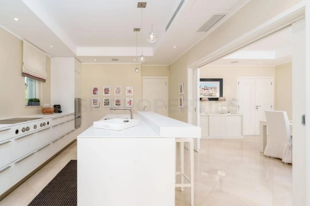 Moradia T4 para Venda em Quarteira Foto 9