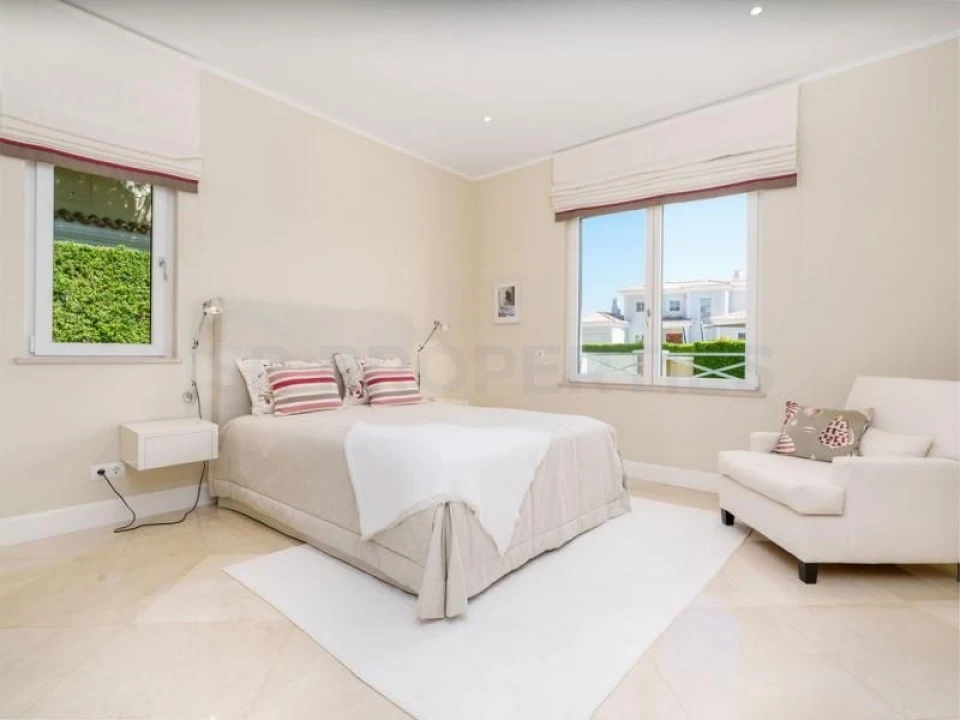 Moradia T4 para Venda em Quarteira Foto 12