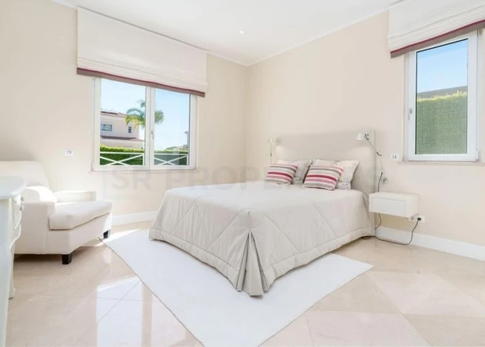 Moradia T4 para Venda em Quarteira Foto 11