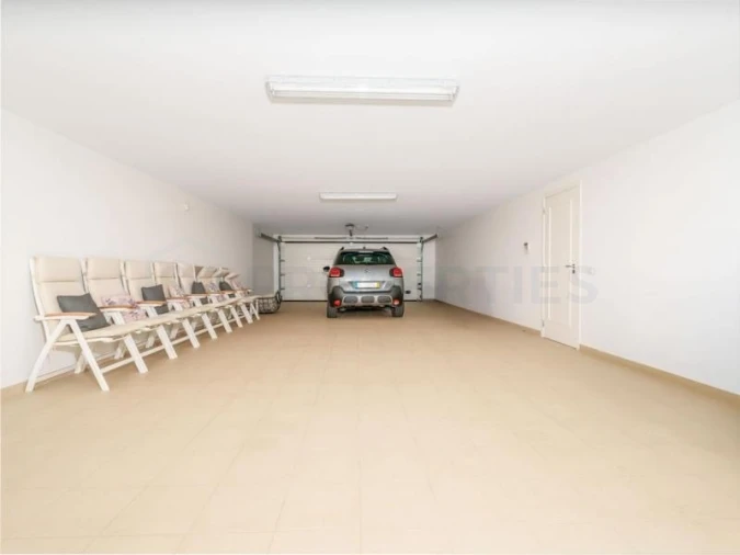 Moradia T4 para Venda em Quarteira Foto 21