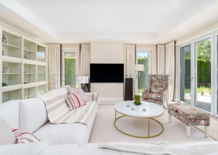 Moradia T4 para Venda em Quarteira Foto 6