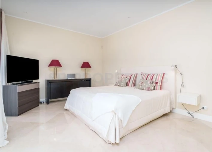 Moradia T4 para Venda em Quarteira Foto 13