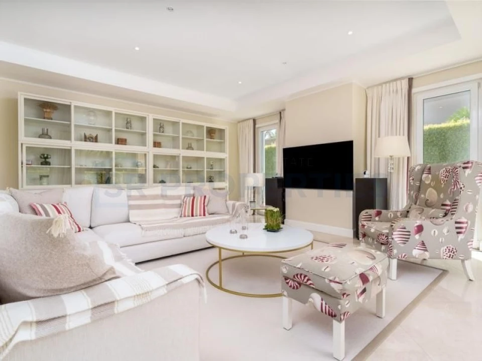 Moradia T4 para Venda em Quarteira Foto 2