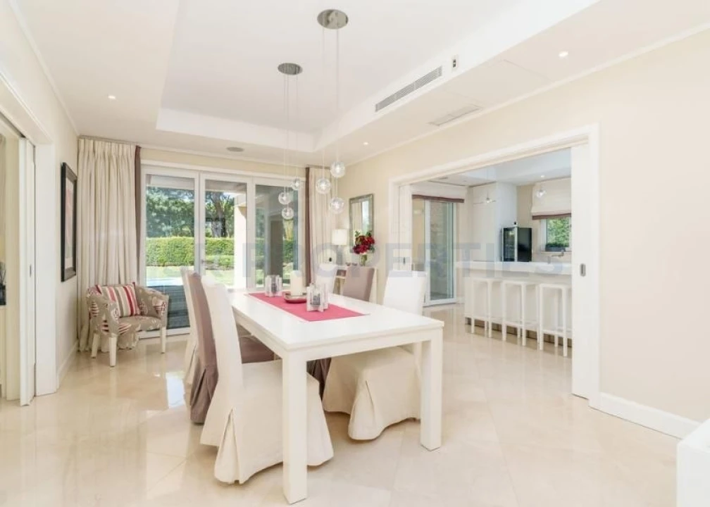 Moradia T4 para Venda em Quarteira Foto 7