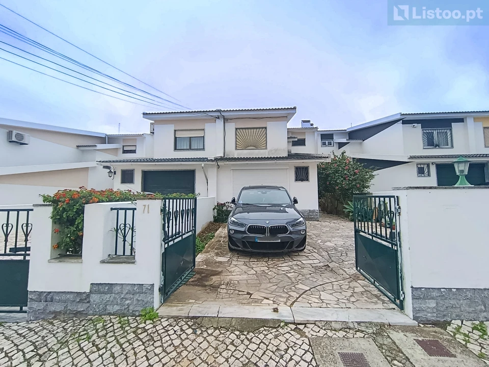 Moradia T4 para Venda em Alcabideche Foto 1