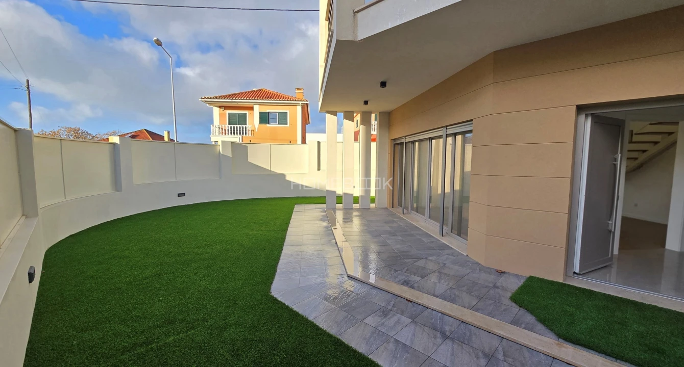 Moradia T3 para Venda em São Domingos de Rana Foto 1