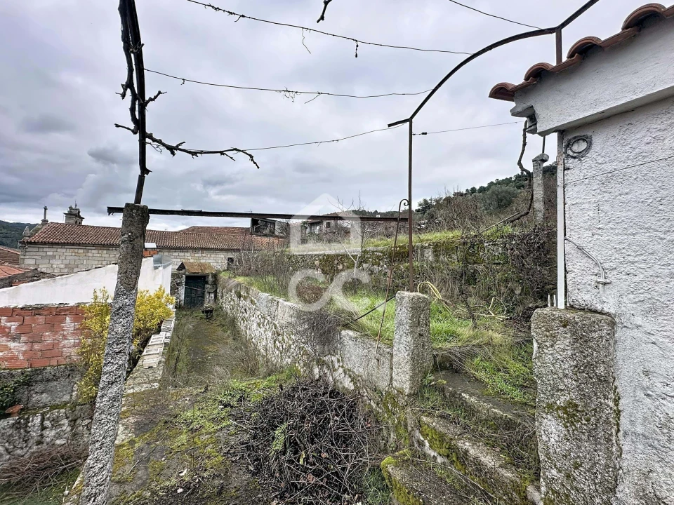 Moradia T4 para Venda em Loivos e Póvoa de Agrações Foto 11