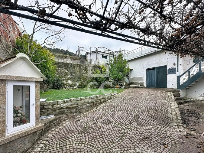 Moradia T4 para Venda em Loivos e Póvoa de Agrações Foto 2