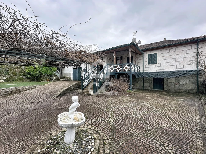 Moradia T4 para Venda em Loivos e Póvoa de Agrações Foto 7