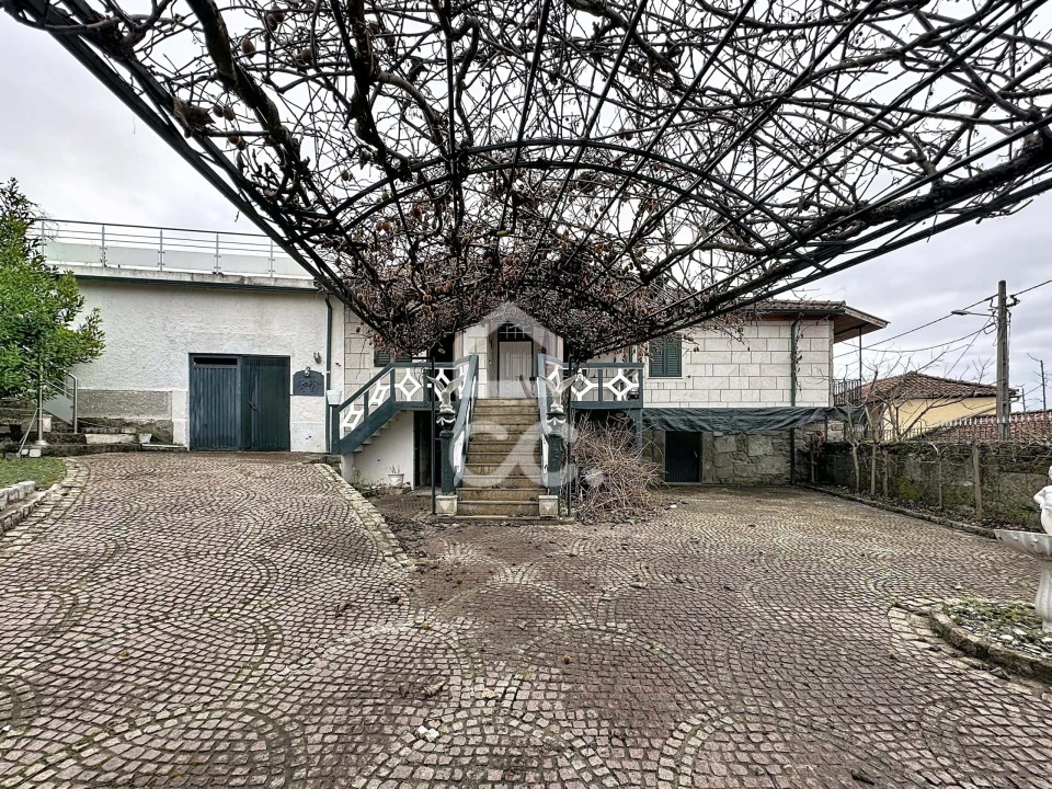 Moradia T4 para Venda em Loivos e Póvoa de Agrações Foto 9