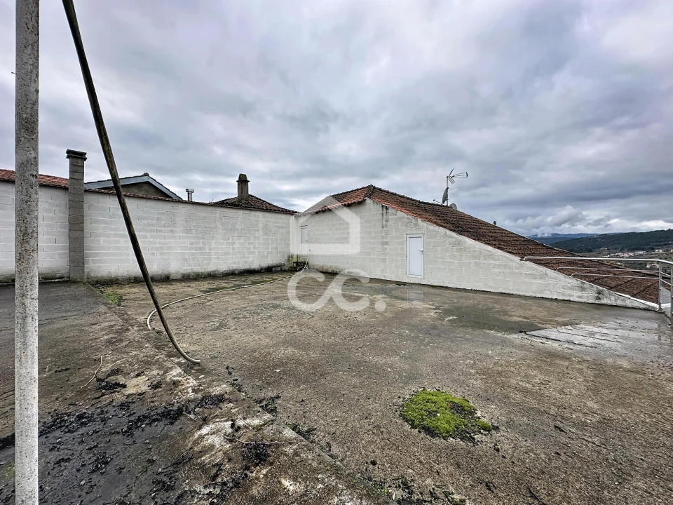 Moradia T4 para Venda em Loivos e Póvoa de Agrações Foto 8