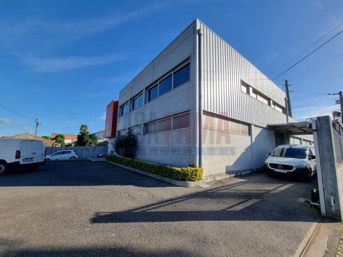 Armazém para Venda em Carvalhal