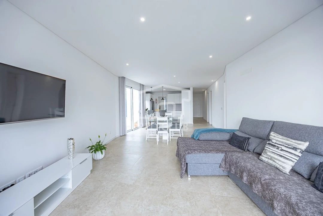 Moradia T3 para Venda em Arco da Calheta Foto 9