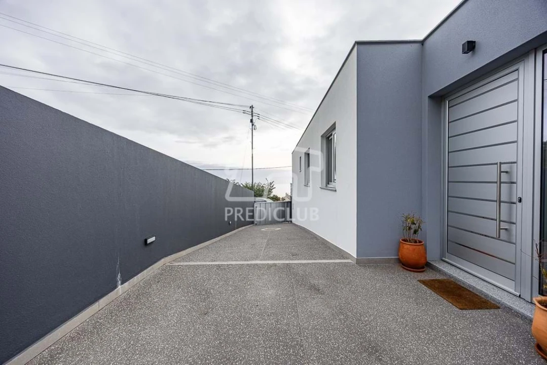 Moradia T3 para Venda em Arco da Calheta Foto 32