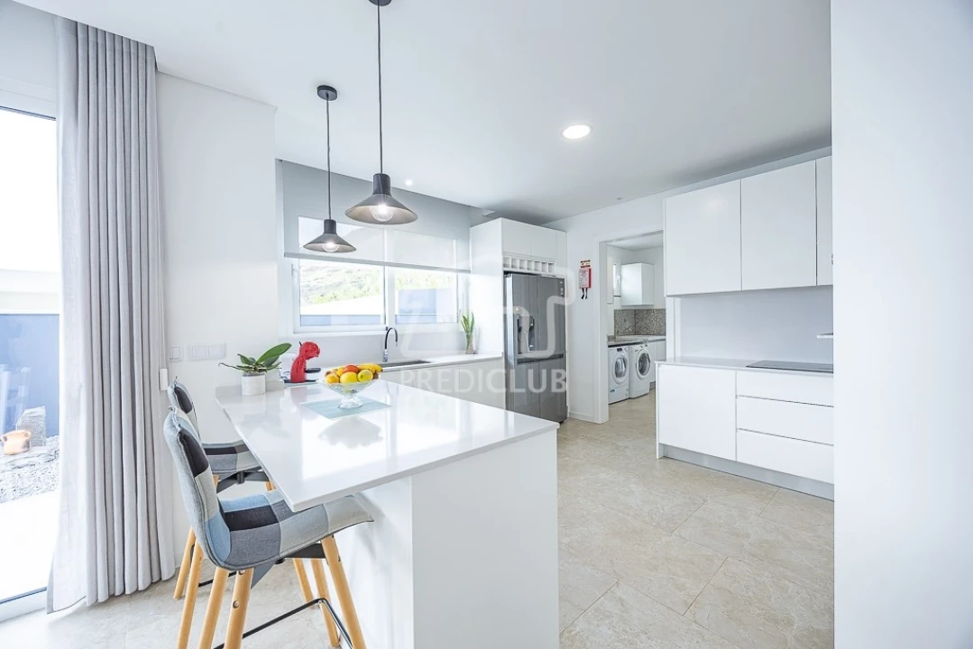 Moradia T3 para Venda em Arco da Calheta Foto 4