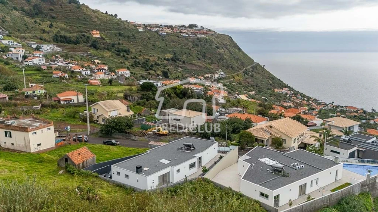 Moradia T3 para Venda em Arco da Calheta Foto 37