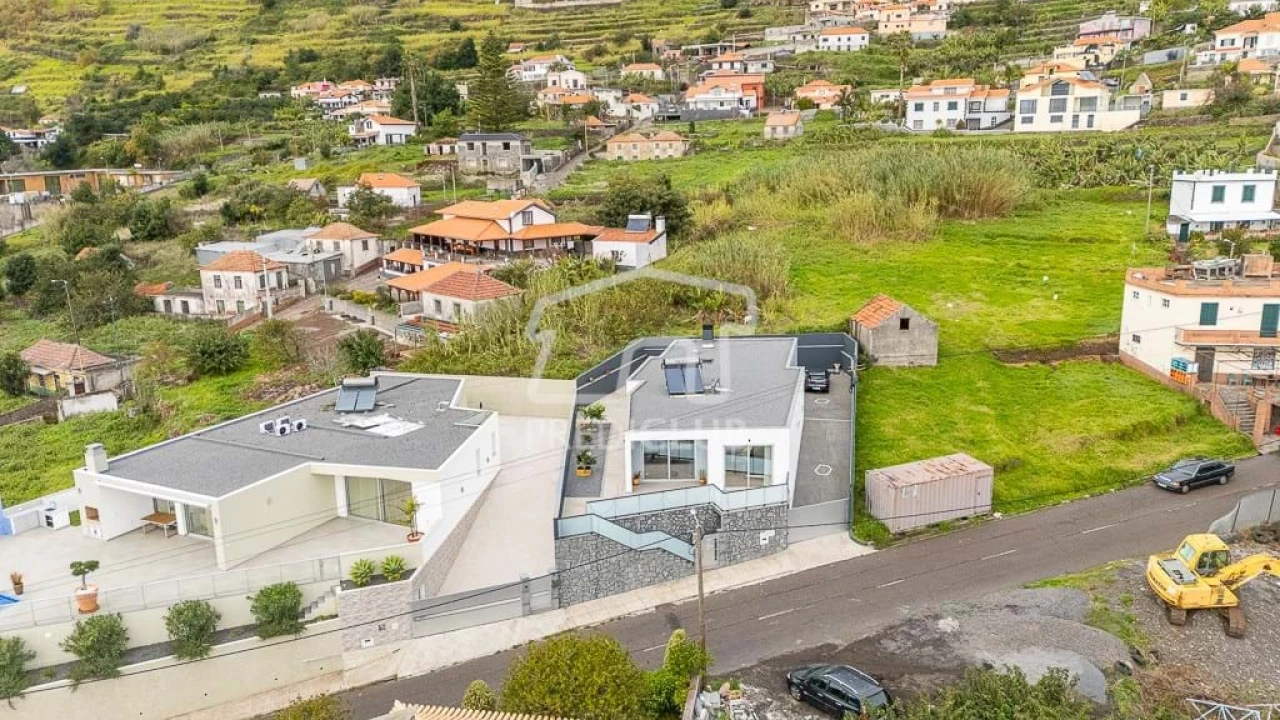 Moradia T3 para Venda em Arco da Calheta Foto 34