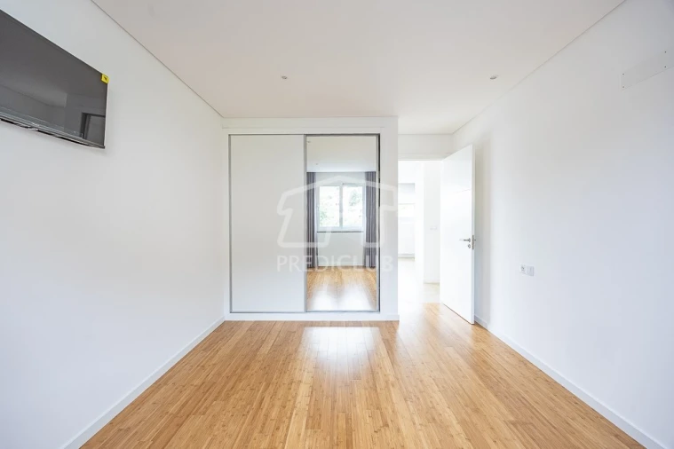 Moradia T3 para Venda em Arco da Calheta Foto 23