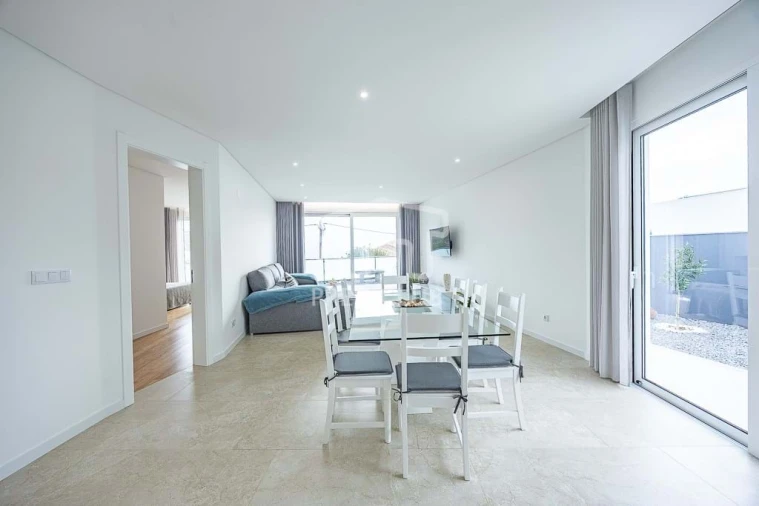 Moradia T3 para Venda em Arco da Calheta Foto 10