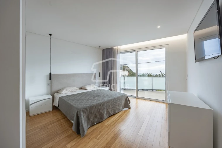 Moradia T3 para Venda em Arco da Calheta Foto 17