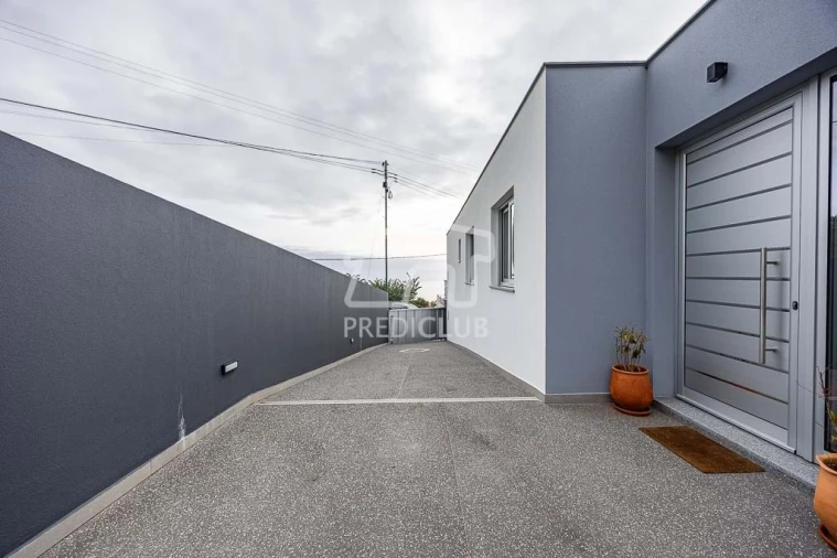 Moradia T3 para Venda em Arco da Calheta Foto 32