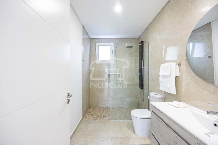 Moradia T3 para Venda em Arco da Calheta Foto 13