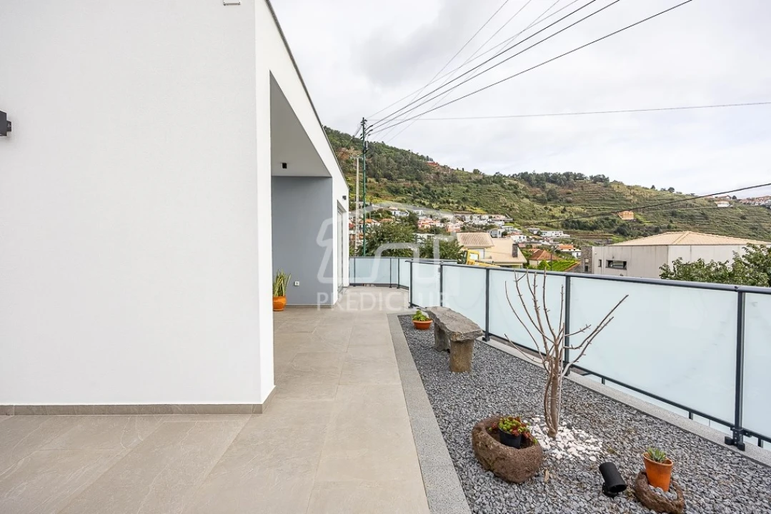 Moradia T3 para Venda em Arco da Calheta Foto 28