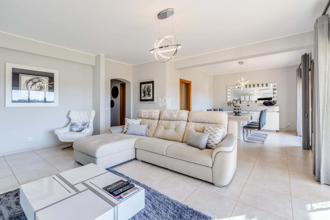 Moradia T3 para Venda em Quarteira Foto 10