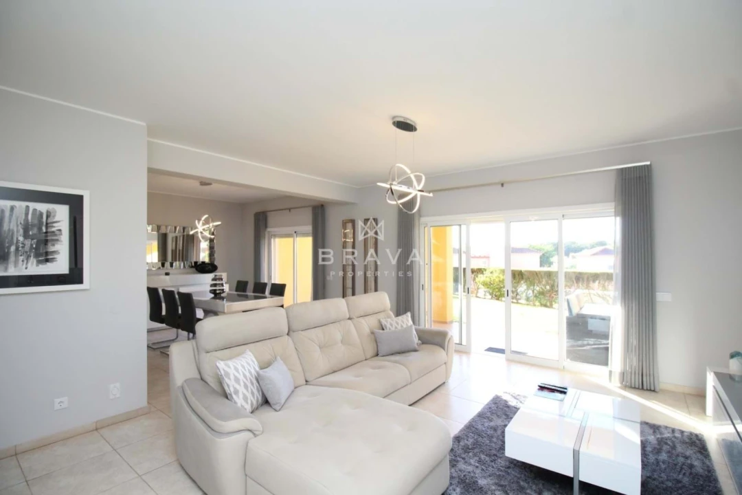 Moradia T3 para Venda em Quarteira Foto 4