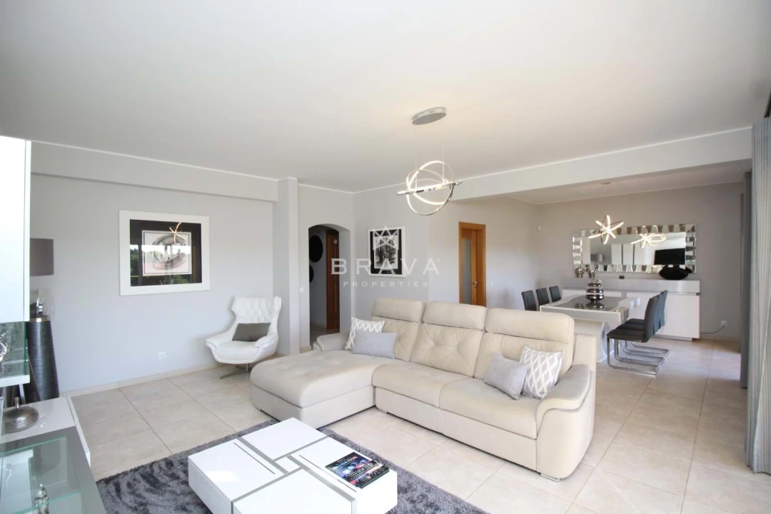 Moradia T3 para Venda em Quarteira Foto 11