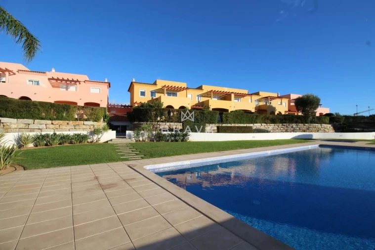 Moradia T3 para Venda em Quarteira Foto 1