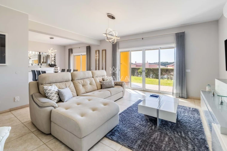 Moradia T3 para Venda em Quarteira Foto 4