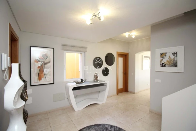 Moradia T3 para Venda em Quarteira Foto 3