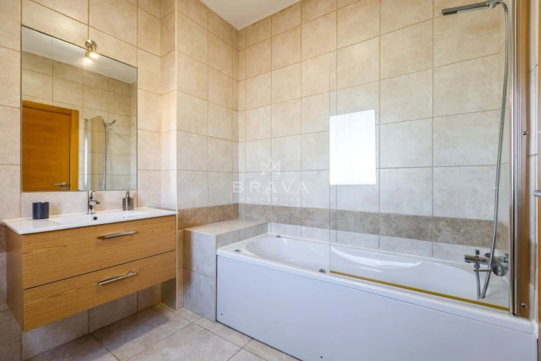 Moradia T3 para Venda em Quarteira Foto 30