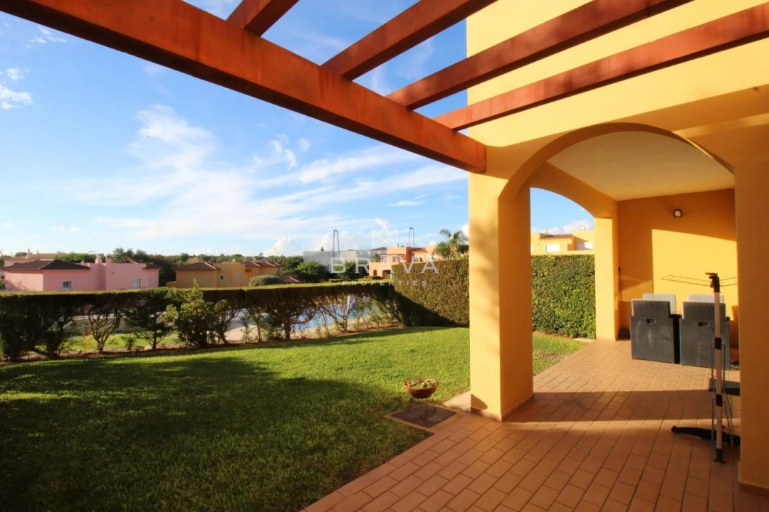 Moradia T3 para Venda em Quarteira Foto 8