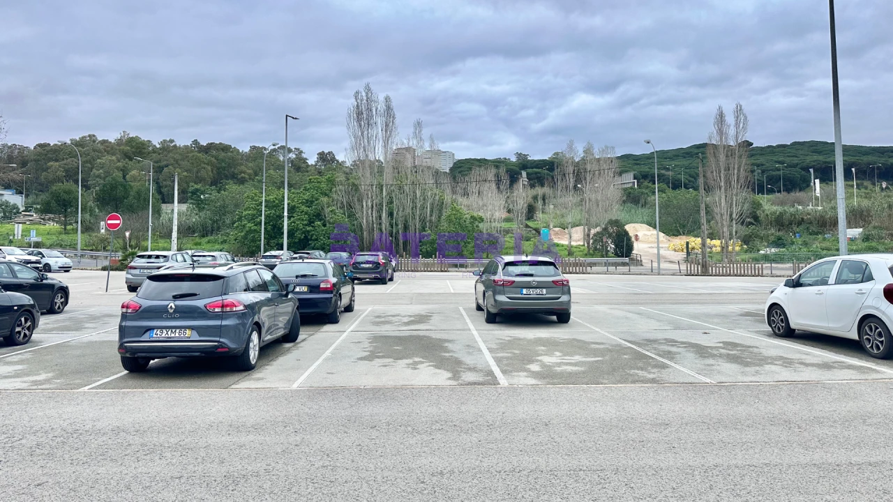 Terreno para Venda em Algés, Linda-A-Velha e Cruz Quebrada-Dafundo Foto 4