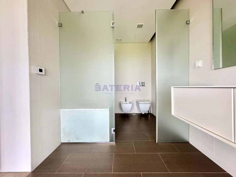 Moradia T4 para Venda em Vau Foto 27