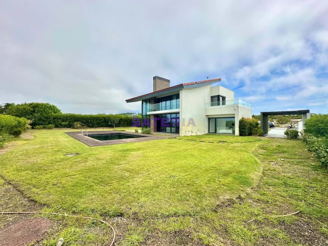 Moradia T4 para Venda em Vau Foto 1