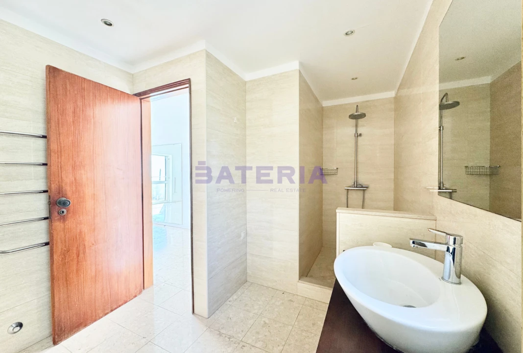 Moradia T5 para Venda em Boliqueime Foto 12