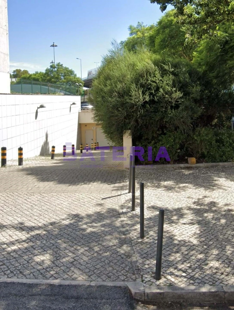 Garagem para Arrendamento em Belém Foto 3