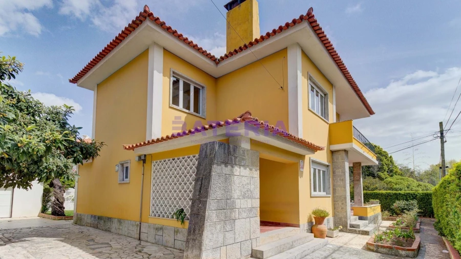 Moradia T5 para Venda em Algés, Linda-A-Velha e Cruz Quebrada-Dafundo