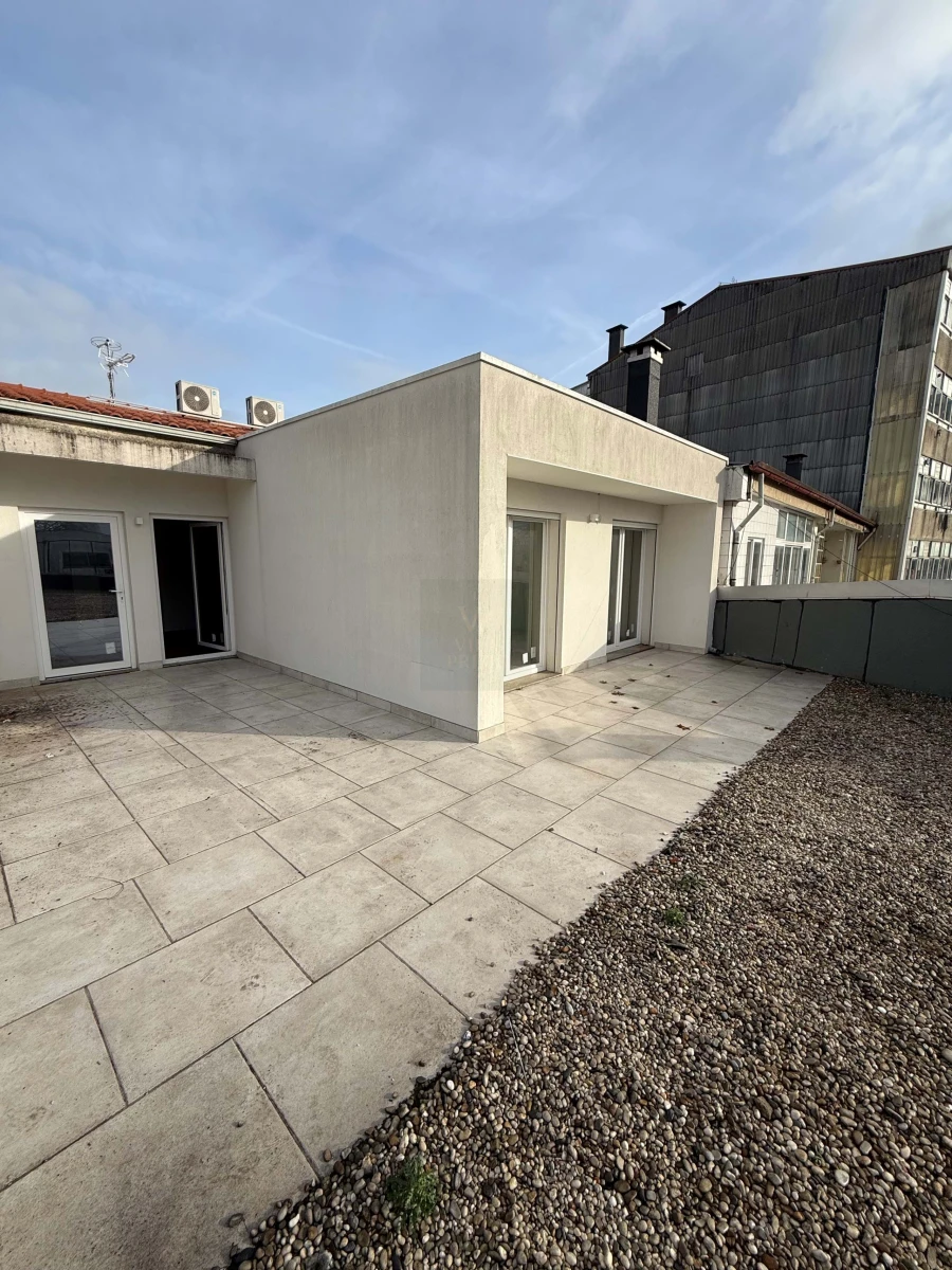 Apartamento T2 para Venda em Antas e Abade de Vermoim Foto 1