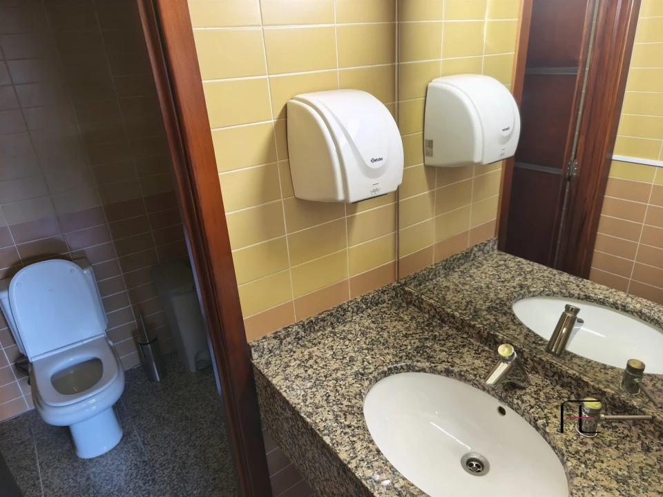 Negócio para Venda em Cidade da Maia Foto 14