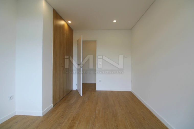 Apartamento T3 para Venda em Fânzeres e São Pedro da Cova Foto 28