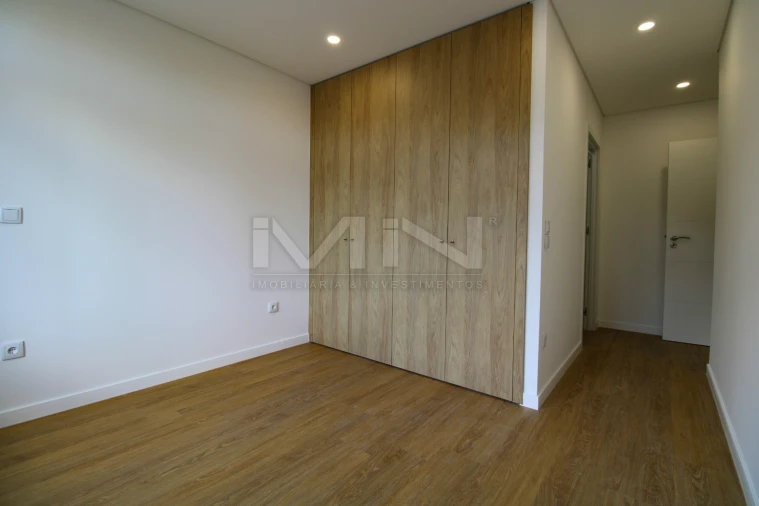 Apartamento T3 para Venda em Fânzeres e São Pedro da Cova Foto 31