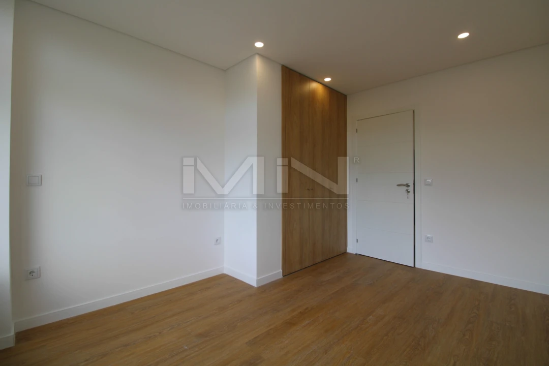 Apartamento T3 para Venda em Fânzeres e São Pedro da Cova Foto 27