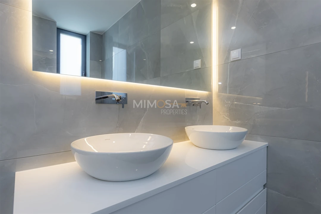 Moradia T5 para Venda em Lagos (São Sebastião e Santa Maria) Foto 26