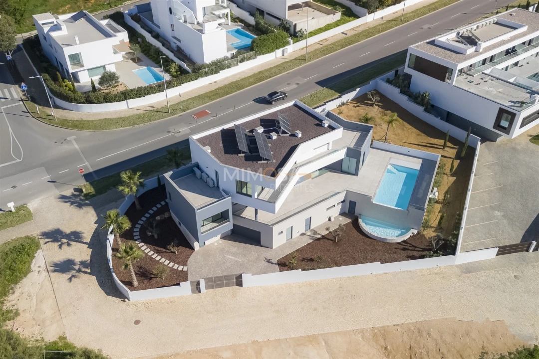 Moradia T5 para Venda em Lagos (São Sebastião e Santa Maria) Foto 54