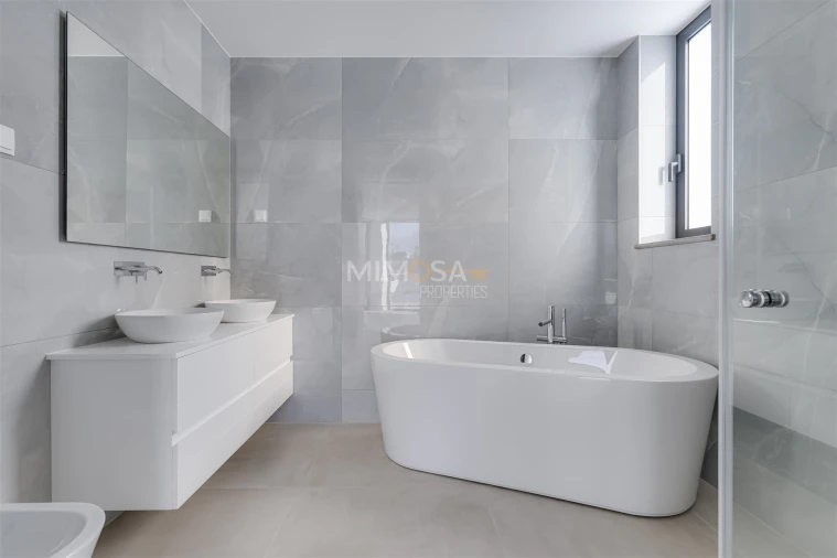 Moradia T5 para Venda em Lagos (São Sebastião e Santa Maria) Foto 25