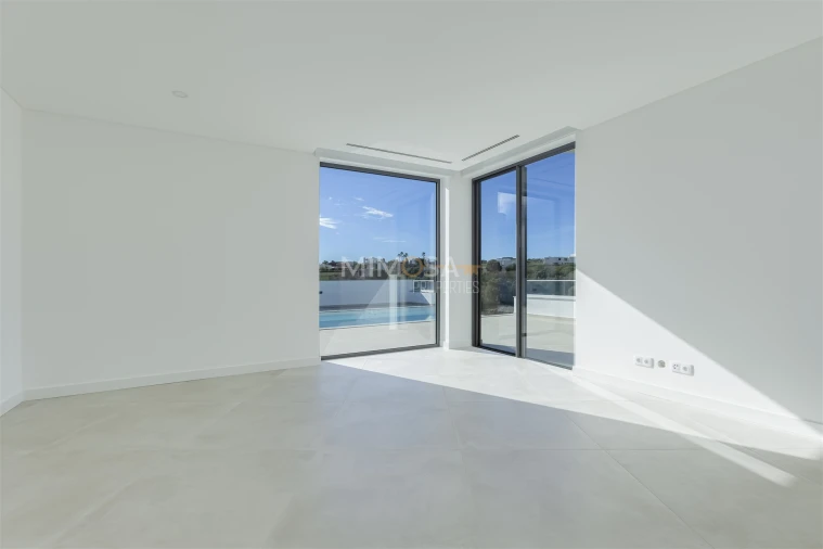 Moradia T5 para Venda em Lagos (São Sebastião e Santa Maria) Foto 23